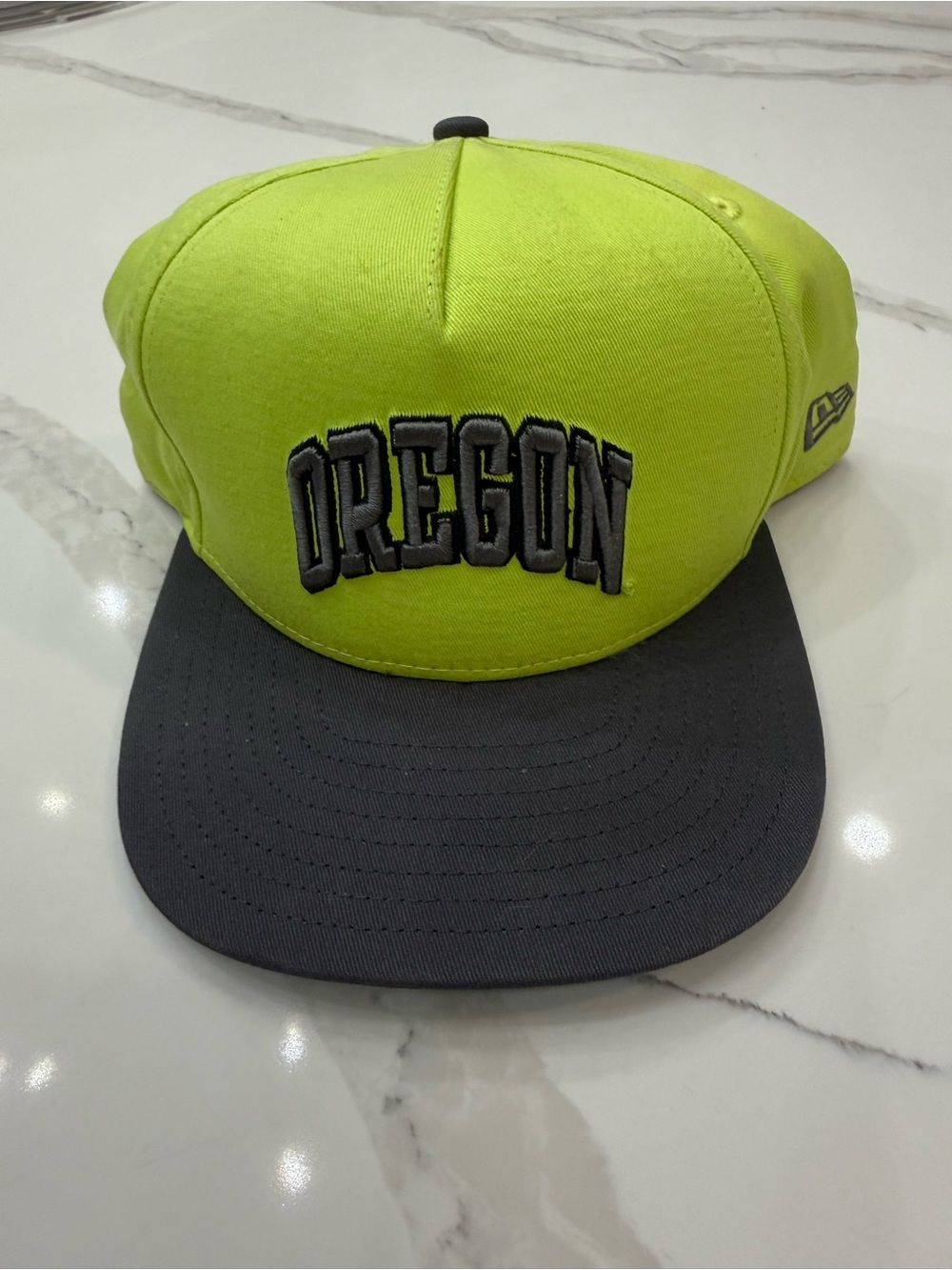 New Era Men’s Oregon Neon Yellow and Gray Snapback